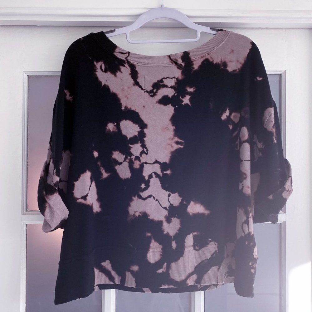 AIKO Black and Light Grayish Purple Tie Dye Oversized Cropped Sweatshirt - Picture 3 of 5
